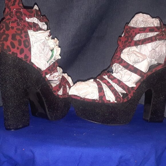 PLATFORM - Picture 2 of 5